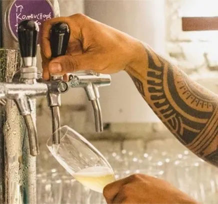 Pi Kombucha Tropical: Kombucha na chopeira